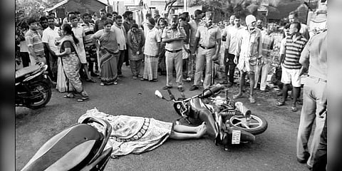 பைக்கில் சென்றவர் வெட்டிக் கொலை: பழிக்குப் பழி காரணமா..?