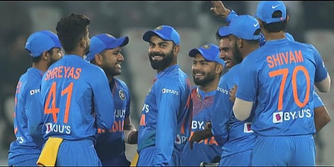 207 ரன்கள் வாரிக்கொடுத்த பந்துவீச்சு : இந்திய அணியில் பவுலர்கள் மாற்றமா ?