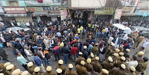 டெல்லி தொழிற்சாலை தீ விபத்து: தலைமறைவாக இருந்த உரிமையாளர் கைது