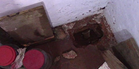 புதைத்து வைத்த 110 சவரன் கொள்ளையடிக்கப்பட்டதாக புகார் - மாமனார், மருமகளின் நாடகம்