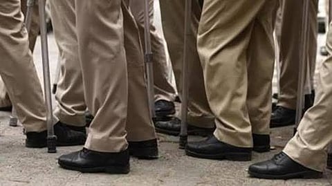 உன்னாவ் பெண்ணின் புகாரை ஏற்காததால் 7 போலீஸார் "சஸ்பெண்ட்"