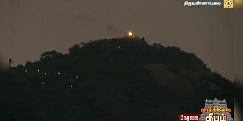 ஏற்றப்பட்டது திருவண்ணாமலை மகா தீபம் : பக்தர்கள் உற்சாகம்