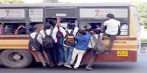 அரசு பேருந்தில் அடிபட்டு மாணவன் உயிரிழப்பு - படியில் பயணம் செய்ததால் விபரீதம்