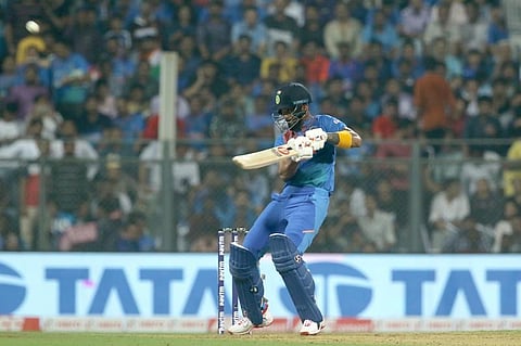 வெறித்தனமாக விளையாடிய இந்தியா ! 240 ரன்கள் குவிப்பு