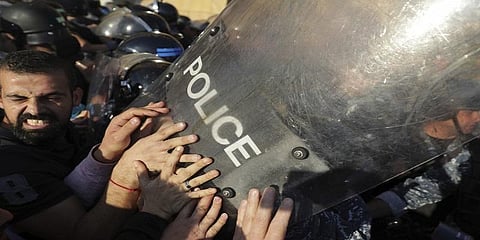 அரசுக்கு எதிராக நடைபெற்ற போராட்டத்தில் வன்முறை - லெபனானில் பதற்றம்