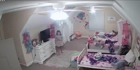 நான் உன் நண்பன்: கேமராவை ஹேக் செய்து 8 வயது சிறுமியிடம் பேசிய மர்ம நபர்!