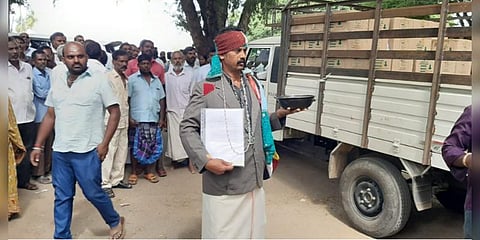 பிச்சைக்காரர் வேடமிட்டு வேட்புமனு தாக்கல் - நூதன விழிப்புணர்வு செய்த வேட்பாளர்