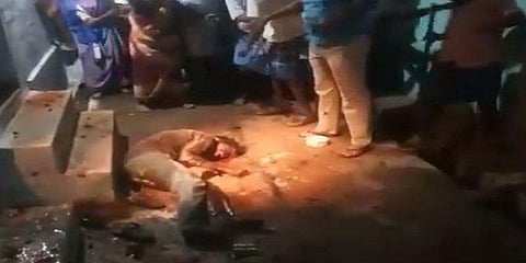 பெண்ணை கடத்த முயன்றதை தடுத்த மூதாட்டி மீது ஆசிட் வீச்சு