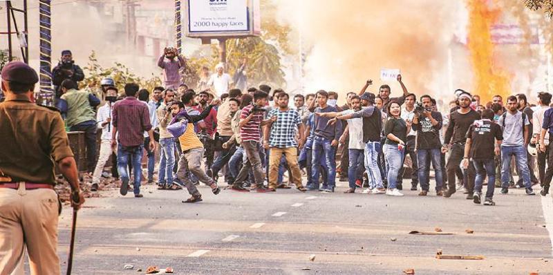 அசாம் மக்கள் ஏன் இப்படி கொந்தளிக்கிறார்கள்? - வரலாற்று காரணம் இதுதான்..!