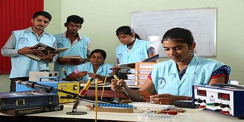 வேலைதேடும் இன்ஜினியரா நீங்கள்? - இலவச பயிற்சி வகுப்புக்கு விண்ணப்பிக்கலாமே!