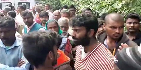 வயலில் மின்சாரம் தாக்கி அடுத்தடுத்து 3 பேர் உயிரிழப்பு - நில உரிமையாளர் மீது புகார்