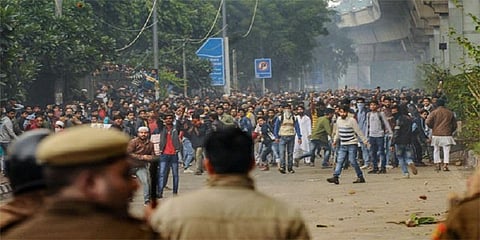 ஏ.எம்.யூ. மாணவர்கள் நடத்திய போராட்டத்தில் வன்முறை : ஜன. 5 வரை கல்லூரி மூடல்...