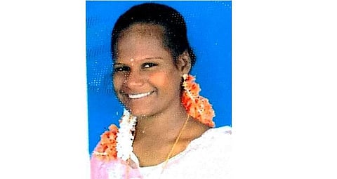 அரசு பேருந்து - பைக் மோதி விபத்து : 3 வயது மகளுடன் தாய் உயிரிழப்பு