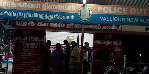 டியூசன் ஏன் போகவில்லை என திட்டிய அண்ணன்... தோழியுடன் மாயமான 10ம் வகுப்பு மாணவி..!