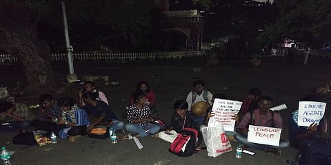 2 பேர் இருந்தாலும் போராட்டம் தொடரும் - சென்னை பல்கலை. மாணவர்கள் உறுதி