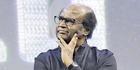 ரஜினிக்கு ஆதரவாகவும் எதிராகவும் ட்ரெண்டாகும் ஹேஸ்டேக்குகள்!