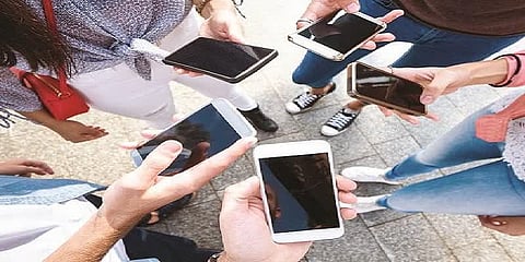 ஸ்மார்ட்போன்கள் பயன்பாட்டில் இந்தியர்களின் நிலை - புள்ளிவிவரம் வெளியிட்ட ஆய்வு நிறுவனம்!