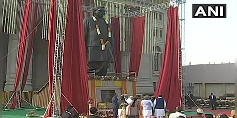 ‘வாஜ்பாய் சிலை’ - திறந்து வைத்து மரியாதை செலுத்தினார் பிரதமர் மோடி