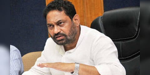 “சம்பள இழப்பை தவிர்க்க கருப்பையை நீக்கிய 30,000 பெண்கள்” - மகாராஷ்டிரா காங். அமைச்சர்