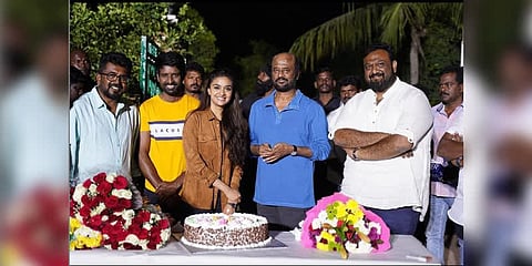 தேசிய விருது பெற்ற கீர்த்தி சுரேஷுக்கு ரஜினி படக்குழு வைத்த ‘சர்ப்ரைஸ்’ பார்ட்டி