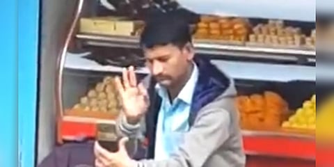 ‘மாற்றுத் திறனாளிக்கு மரியாதை’ - ஆனந்த் மஹிந்திரா பகிர்ந்த நெகிழ்ச்சி வீடியோ