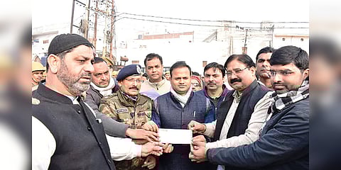 தாமாக முன்வந்து ரூ.6 லட்சம் இழப்பீடு கொடுத்த இஸ்லாமியர்கள்