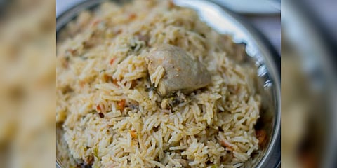 பிரியாணி சாப்பிட்ட 12 பேருக்கு வாந்தி, மயக்கம் - மருத்துவமனையில் அனுமதி