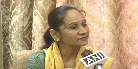 குடியுரிமைத் திருத்தச் சட்டத்தை ஆதரித்த பெண் எம்.எல்.ஏ - அதிரடி நீக்கம்