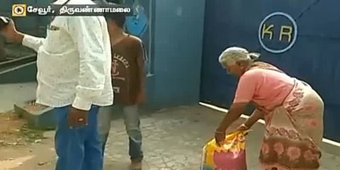 ஓட்டுக்கு ஒரு மூட்டை அரிசி? வாக்காளர்களுக்கு டோக்கன் கொடுத்ததாகப் புகார்