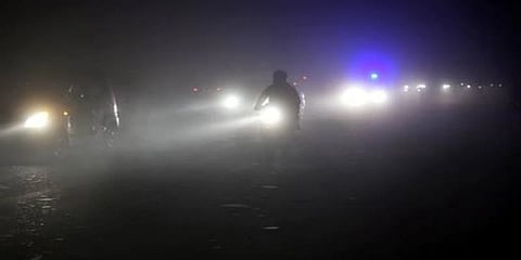 போதிய வெளிச்சமின்மையால் நேர்ந்த விபத்தில் 6 பேர் உயிரிழப்பு