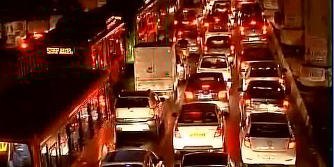 புத்தாண்டு கொண்டாட்டம் : போக்குவரத்து மாற்றம்