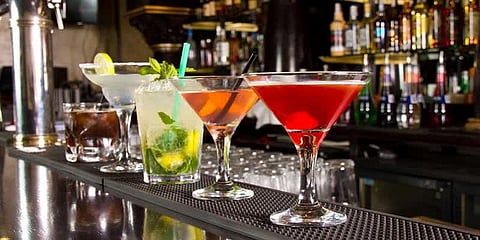 டாஸ்மாக் எலைட் விற்பனை நிலைய ஊழியர்களுக்கு சீருடையாக பிளேஸர்..!