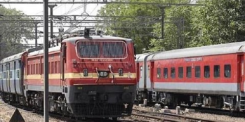 ரயில் கட்டணம் உயர்வு - நள்ளிரவு முதல் அமல்