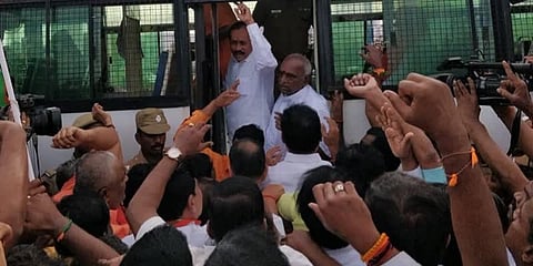 நெல்லை கண்ணனை கைது செய்யக் கோரி மெரினாவில் பாஜகவினர் போராட்டம்