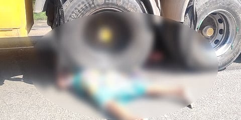 பைக்கை முந்தி செல்ல முயன்ற லாரி: விபத்தில் 2 பெண்கள் உயிரிழப்பு