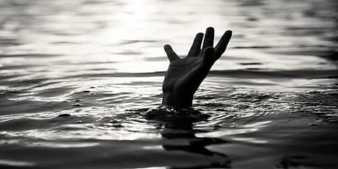 குளத்தில் மூழ்கிய சிறுமி - காப்பாற்ற முயன்ற தாய், உறவினர் உட்பட மூவரும் உயிரிழப்பு