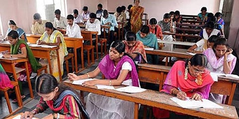 குரூப் 4 தேர்வில் முறைகேடு..? - சர்ச்சையில் சிக்கிய 2 தேர்வு மையங்கள்