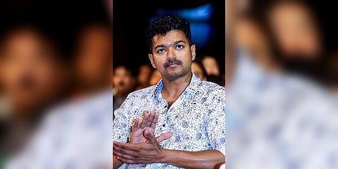 பார்வையற்ற தம்பதியின் ஆசையை நிறைவேற்றிய விஜய்..!