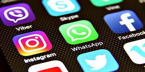 சமூக வலைதளத்தில் பதிவிடுவது அடிப்படை உரிமை - திரிபுரா உயர்நீதிமன்றம்