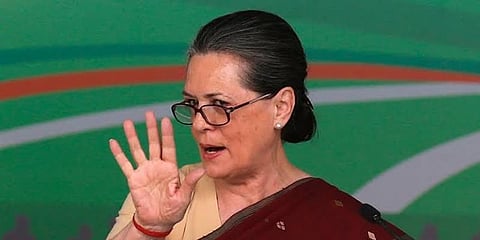 பொருளாதார வீழ்ச்சியை மறைக்க வெறுப்பை தூண்ட முயற்சி: சோனியா காந்தி கடும் தாக்கு