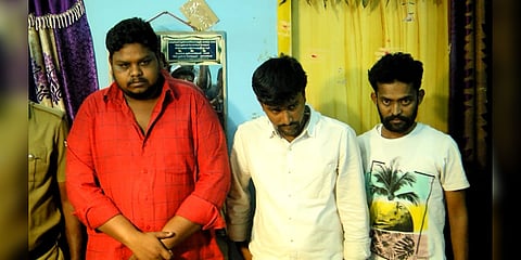 வேலூரில் இளைஞர் ஒருவர் வெட்டிக்கொலை