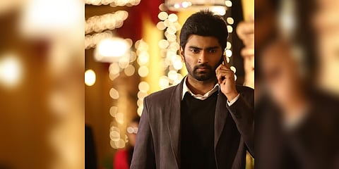 துபாய் விமானநிலையத்தில் 24 மணிநேரம் சிக்கித் தவித்த அதர்வா