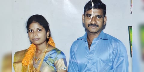 மனைவி இறந்ததை காவல்துறைக்கு தெரிவிக்காத கணவர் - வரதட்சணைக்காக கொலையா ?