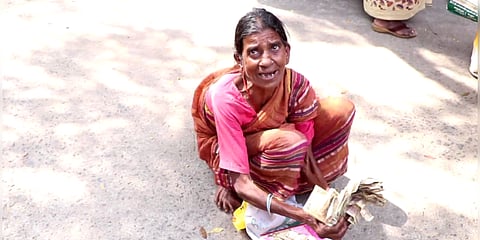 “வாடகை கட்டக்கூட காசு இல்லை” - பழைய 500 ரூபாய் நோட்டுகளுடன் தவிக்கும் மூதாட்டி..!