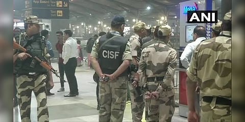 காஷ்மீரில் சக வீரர்களை சுட்ட இந்திய பாதுகாப்புப்படை வீரர் - இருவர் பலி