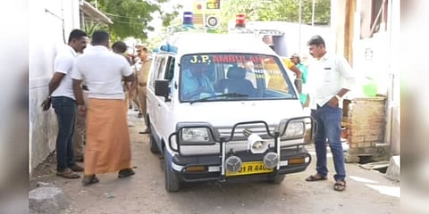 இடத் தகராறில் தந்தை மகள் அடித்துக் கொலை - 4 பேர் தலைமறைவு