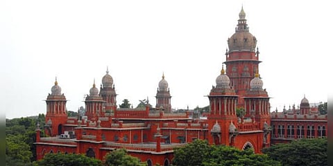 “காதல் மனைவியை பெற்றோரிடம் இருந்து மீட்டுத்தாருங்கள்” - இளைஞர் நீதிமன்றத்தில் மனு