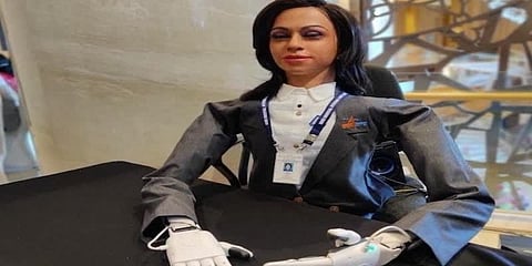 விண்வெளி செல்லும் பெண் ரோபோ ‘வியோ மித்ரா’