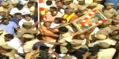 அனுமதியின்றி ஆன்மிக பேரணி- பாஜகவினர் கைது