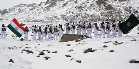 17,000 அடி உயரத்தில் உள்ள லடாக்கில் ஏற்றப்பட்ட மூவண்ணக்கொடி - வீடியோ!